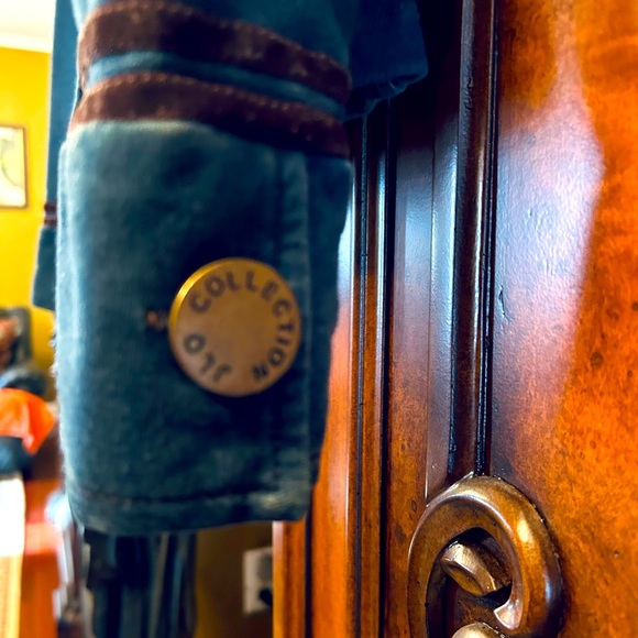 J-LO  Jeans Jacket with Velvet Trim. - Picture 4 of 7